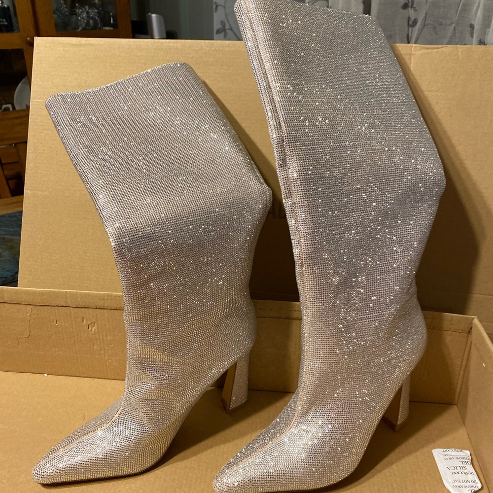 Brand new never worn Steve Madden glitter boots. Size 5